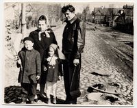 Урицк. Семейное фото 1960-х годов. Улица Дзержинского